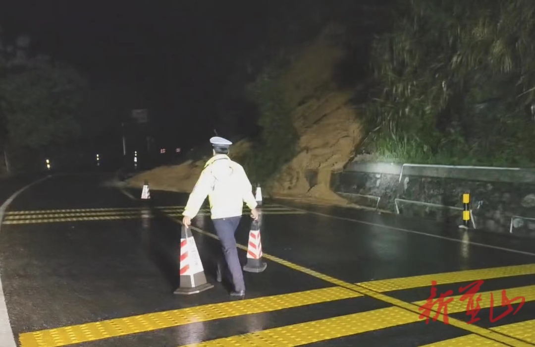 蓝山公安交警：全力应对“强降水”保道路安全畅通