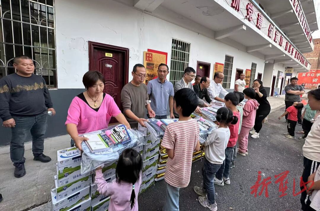 祠堂圩镇举行“润心伴成长，同心护未来”暨关爱保护未成年人主题活动