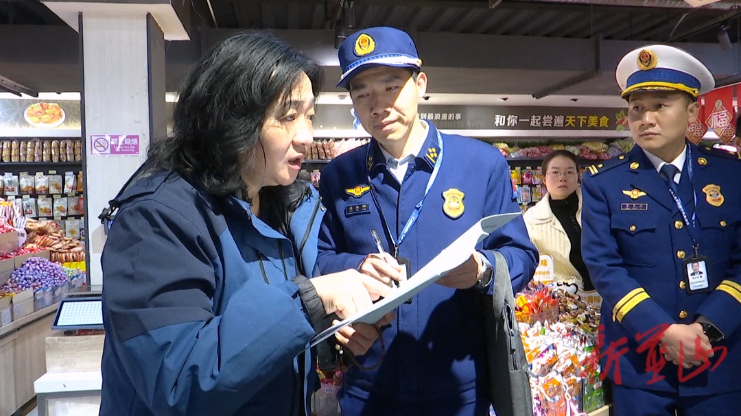 邓群开展春节前安全生产检查及市场保供工作