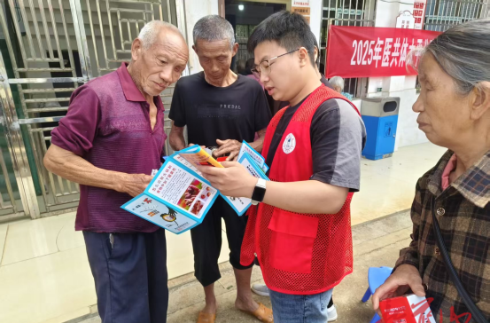 太平圩镇：禁毒宣传与健康体检同行