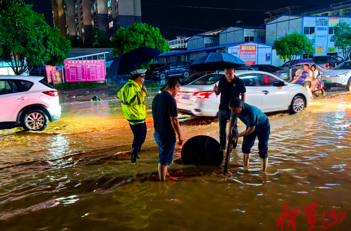 蓝山县住房保障服务中心：闻“汛”而动 全力保障人民群众生命财产安全