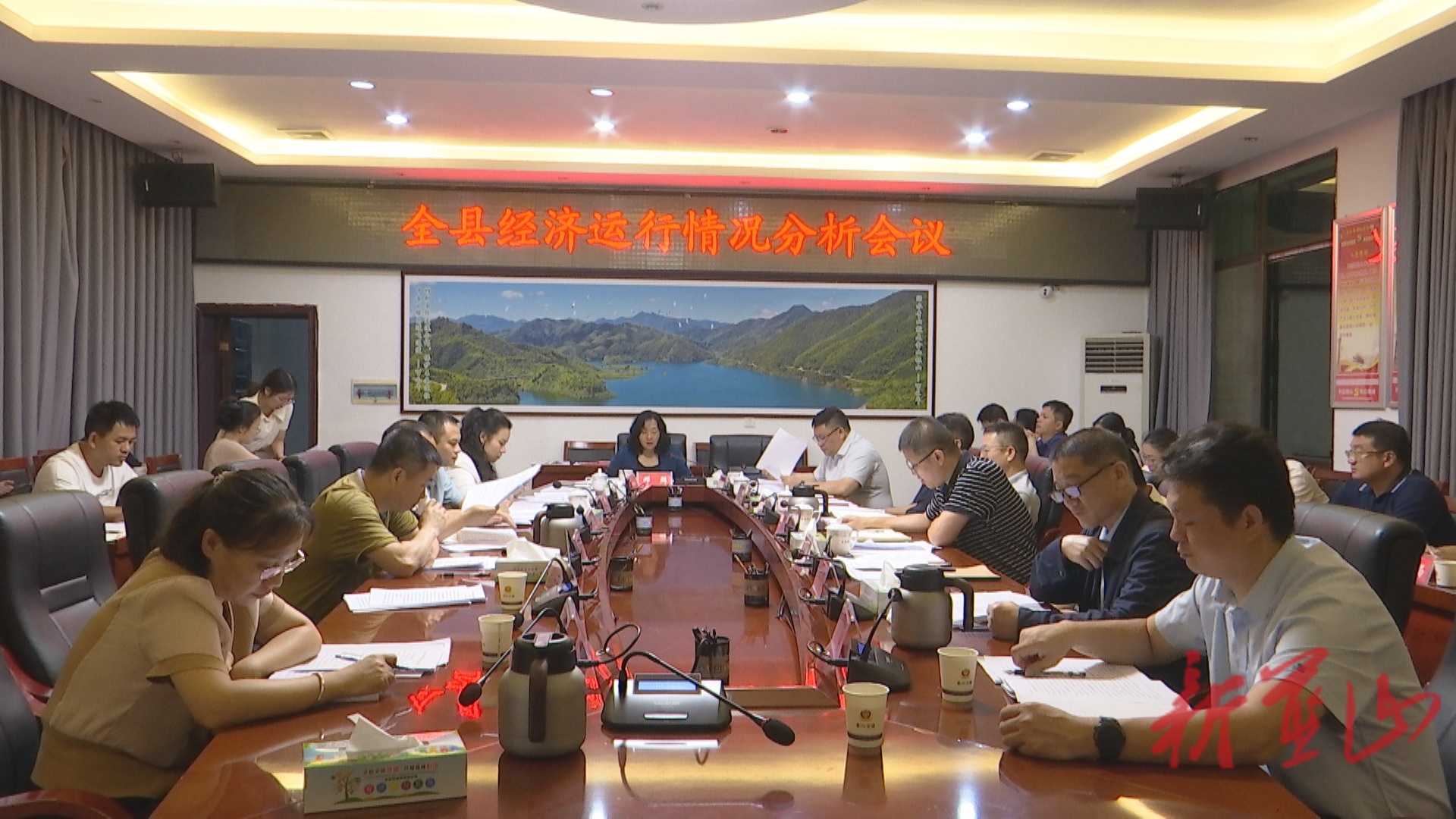 蓝山县召开全县经济运行情况分析会
