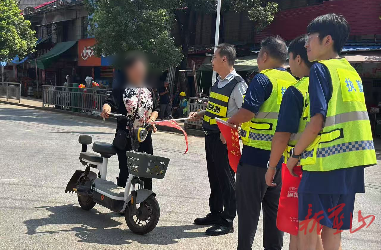 楠市鎮(zhèn)：把牢交通“出行關”，平安開心“去趕集”