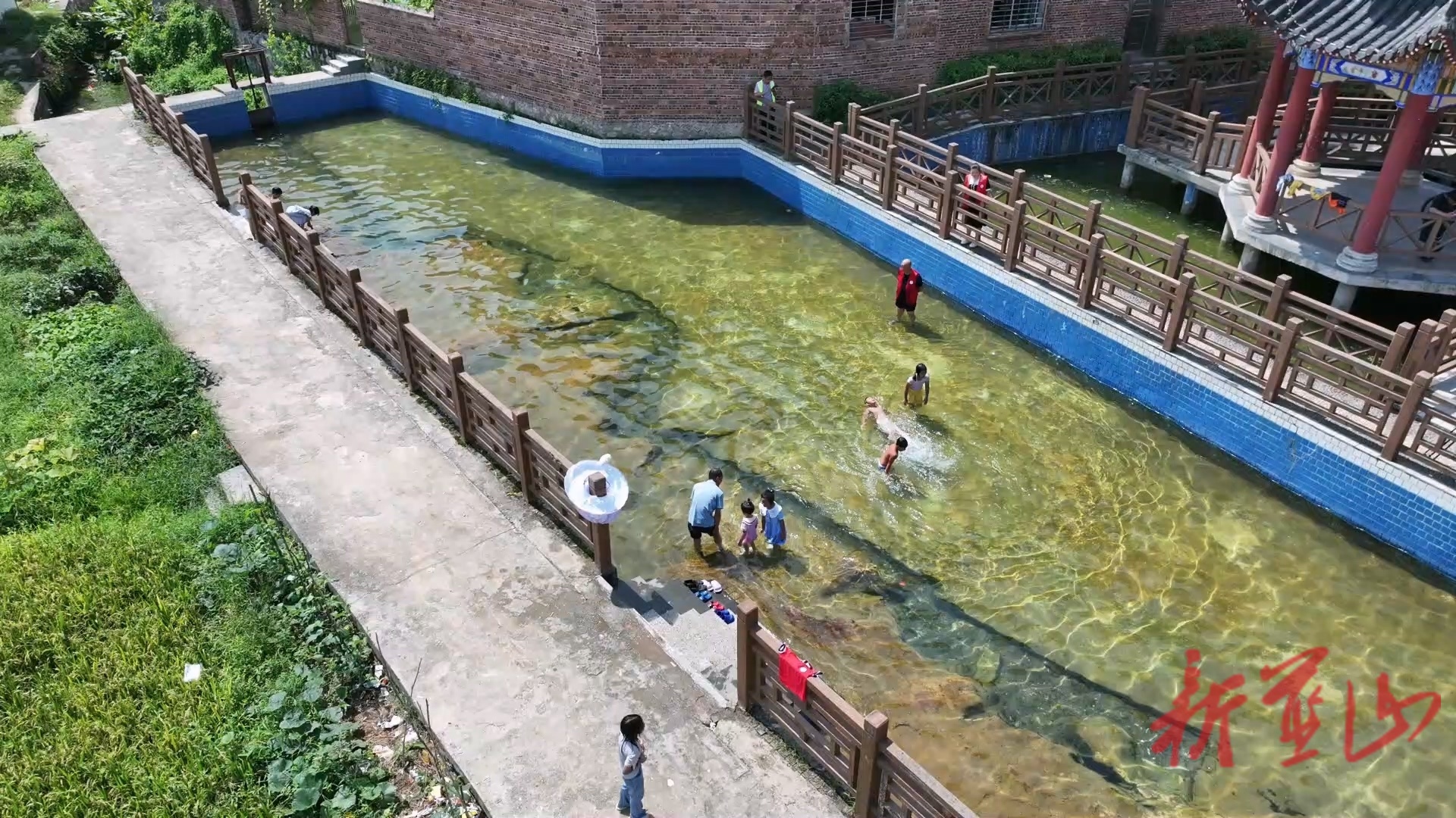 藍(lán)山縣塔峰鎮(zhèn)小泉村：筑“家門口”泳池守護(hù)孩童夏日安全