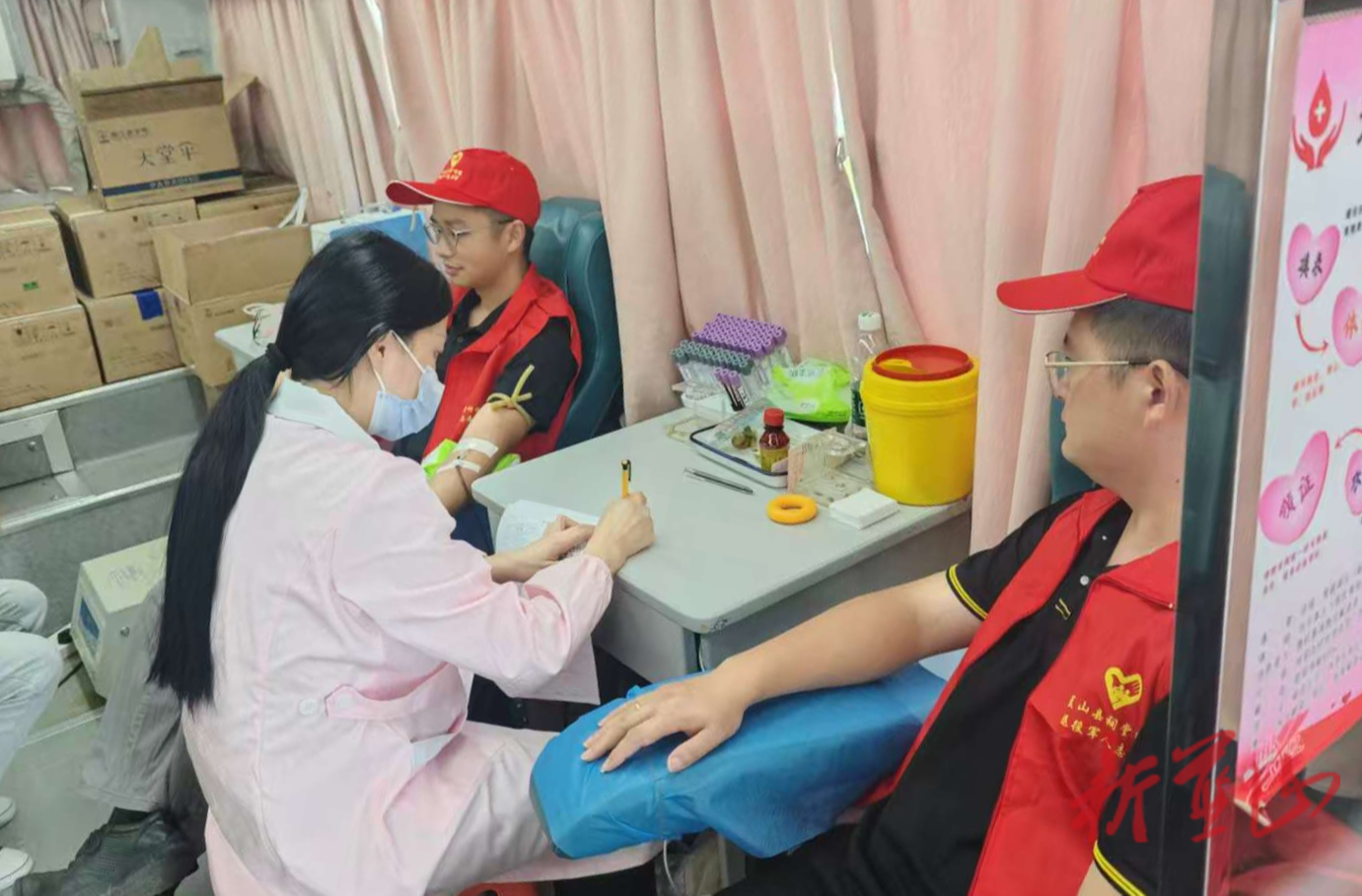 祠堂圩鎮(zhèn)：退役軍人帶頭獻(xiàn)血 熱血傳遞公益力量