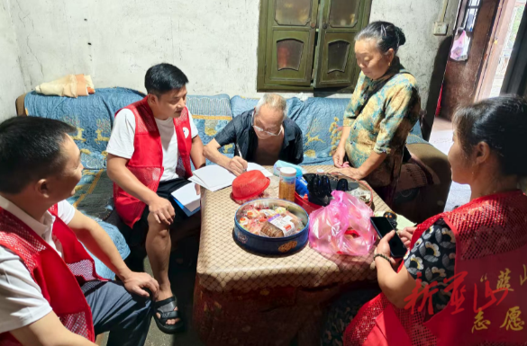 荊竹瑤族鄉(xiāng)：上門走訪暖民心，潔凈家園播新種