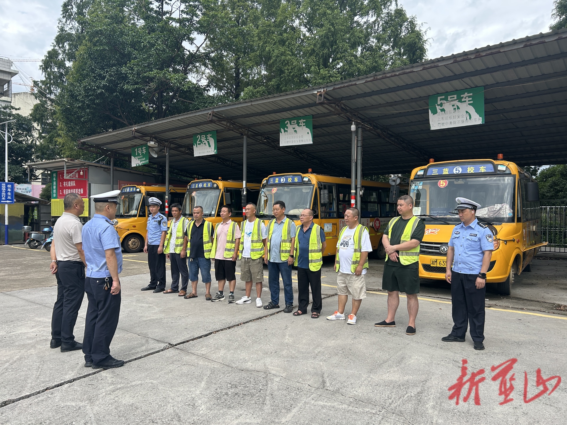 藍(lán)山縣公安局交管大隊(duì)：校車“大體檢” 護(hù)航“上學(xué)路”