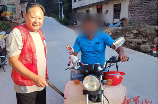 漿洞瑤族鄉(xiāng)：“志愿紅”守護(hù)“平安路” 長(zhǎng)效勸導(dǎo)點(diǎn)亮文明出行
