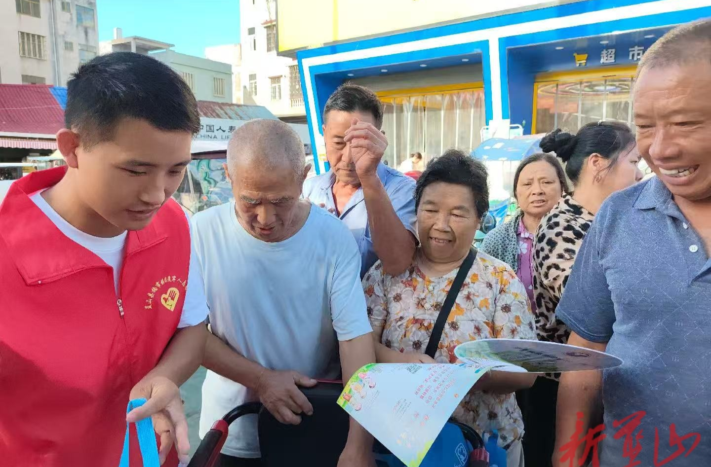 蓝山：禁毒清风进集市，宣传教育入人心