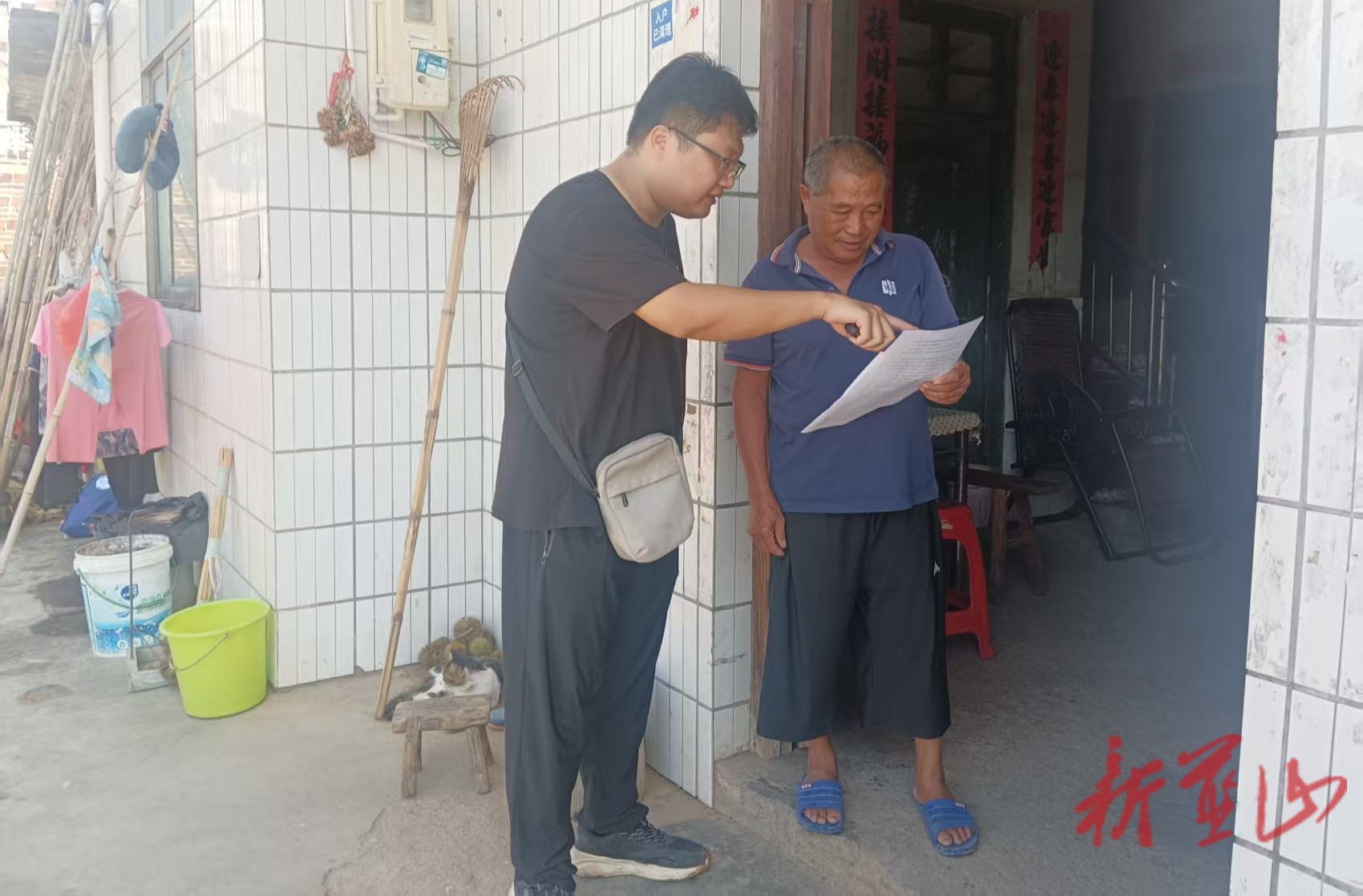 祠堂圩镇纪委：深秋访民情 清风送廉韵