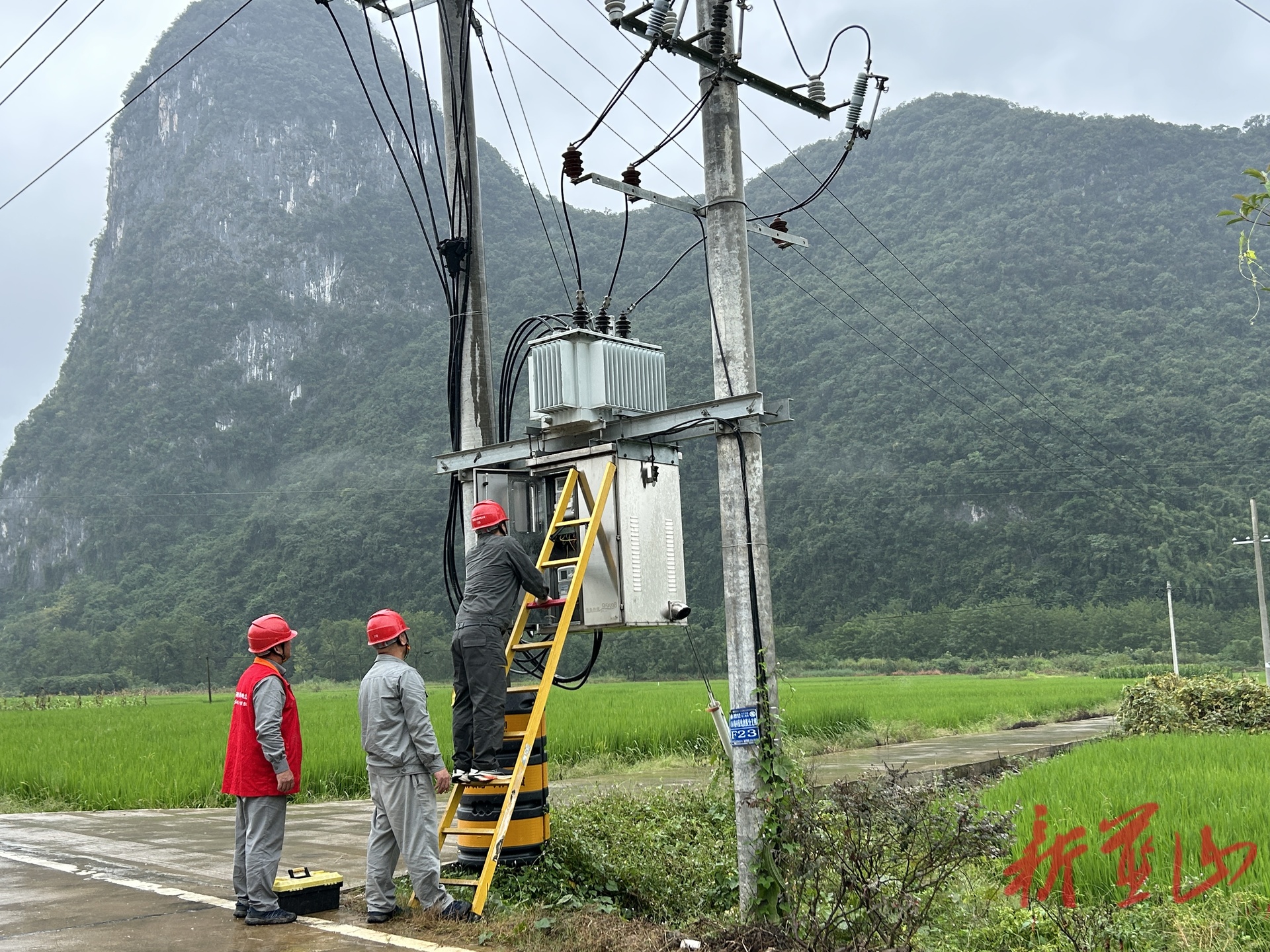 国网蓝山县供电公司：护航双节电力供应  助力乡村振兴