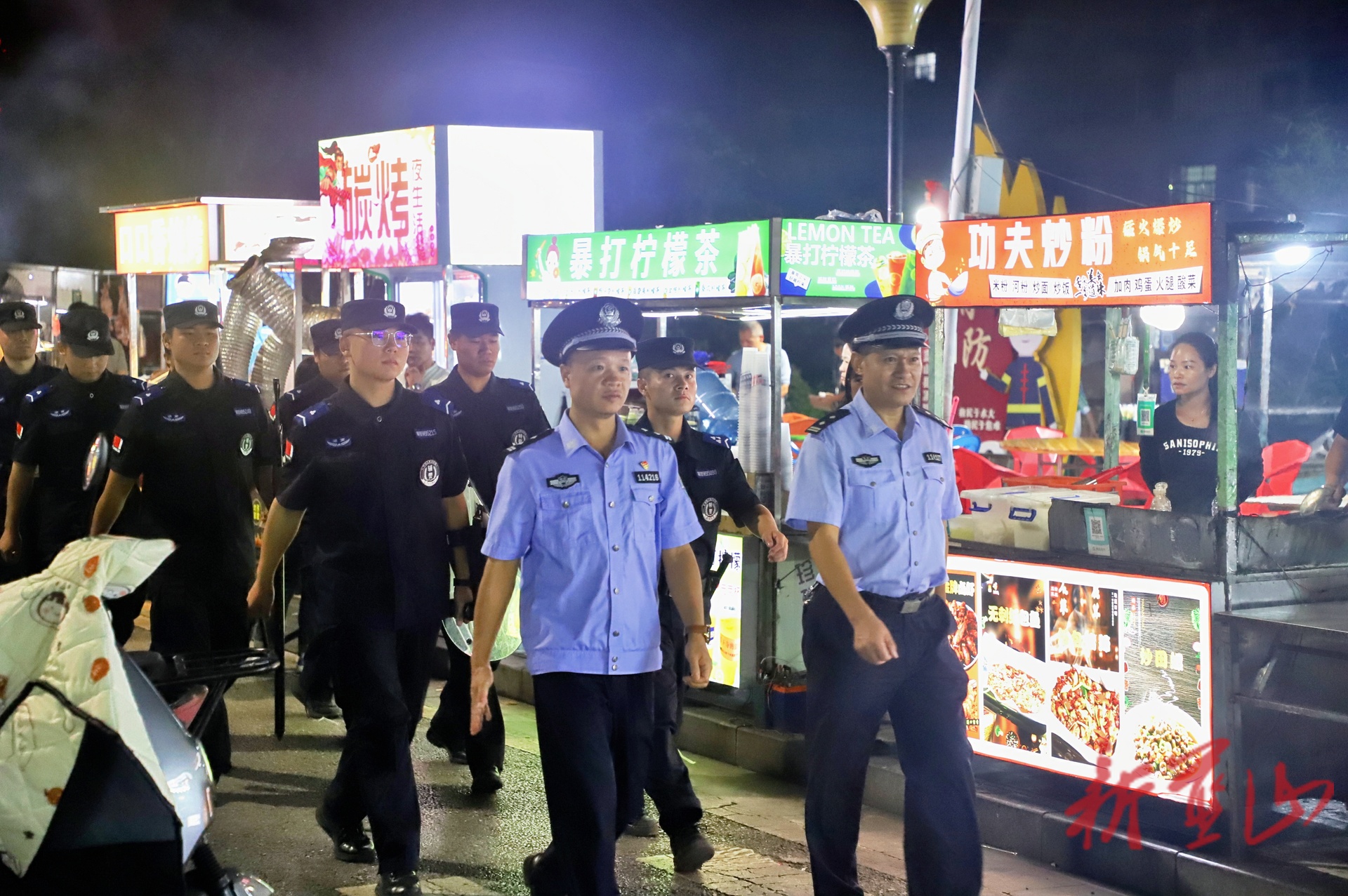 蓝山公安：步履护安宁点亮“平安灯”