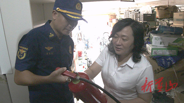 蓝山：邓群开展国庆、中秋假期前经营性自建房消防安全检查、道路交通安全检查工作