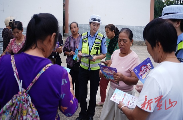 蓝山县公安局交管大队：“花式”宣传禁酒驾，筑牢交通安全防线