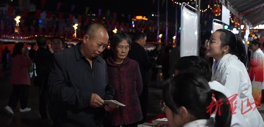 蓝山县“中医文化夜市”火爆开街 岐黄之术点亮烟火夜生活