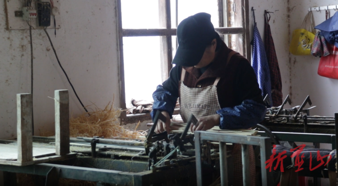 蓝山县非遗油纸伞撑起产业振兴新“伞”景