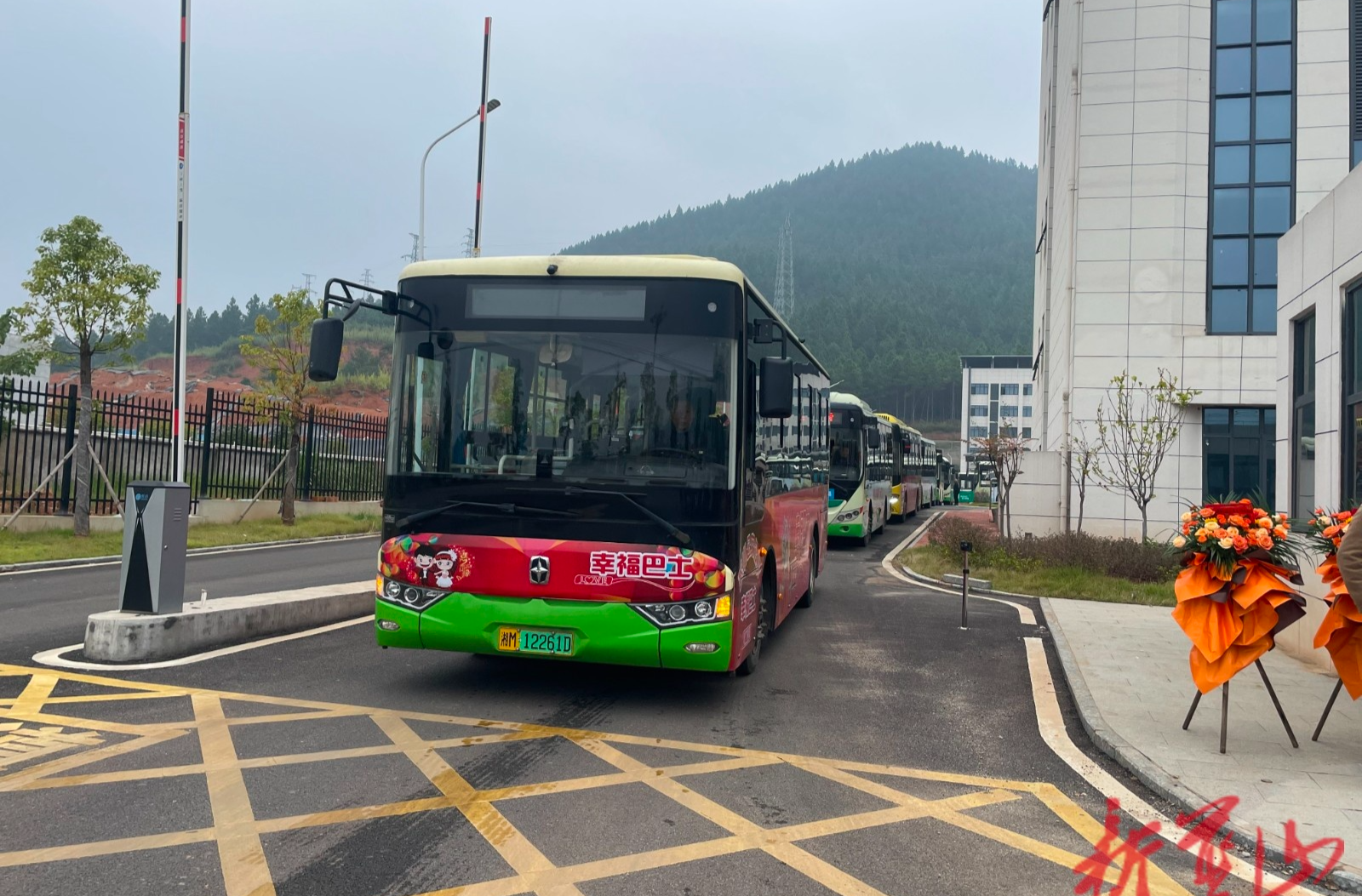 蓝山县公交停保场正式揭牌启用 城市公交服务迈入新阶段