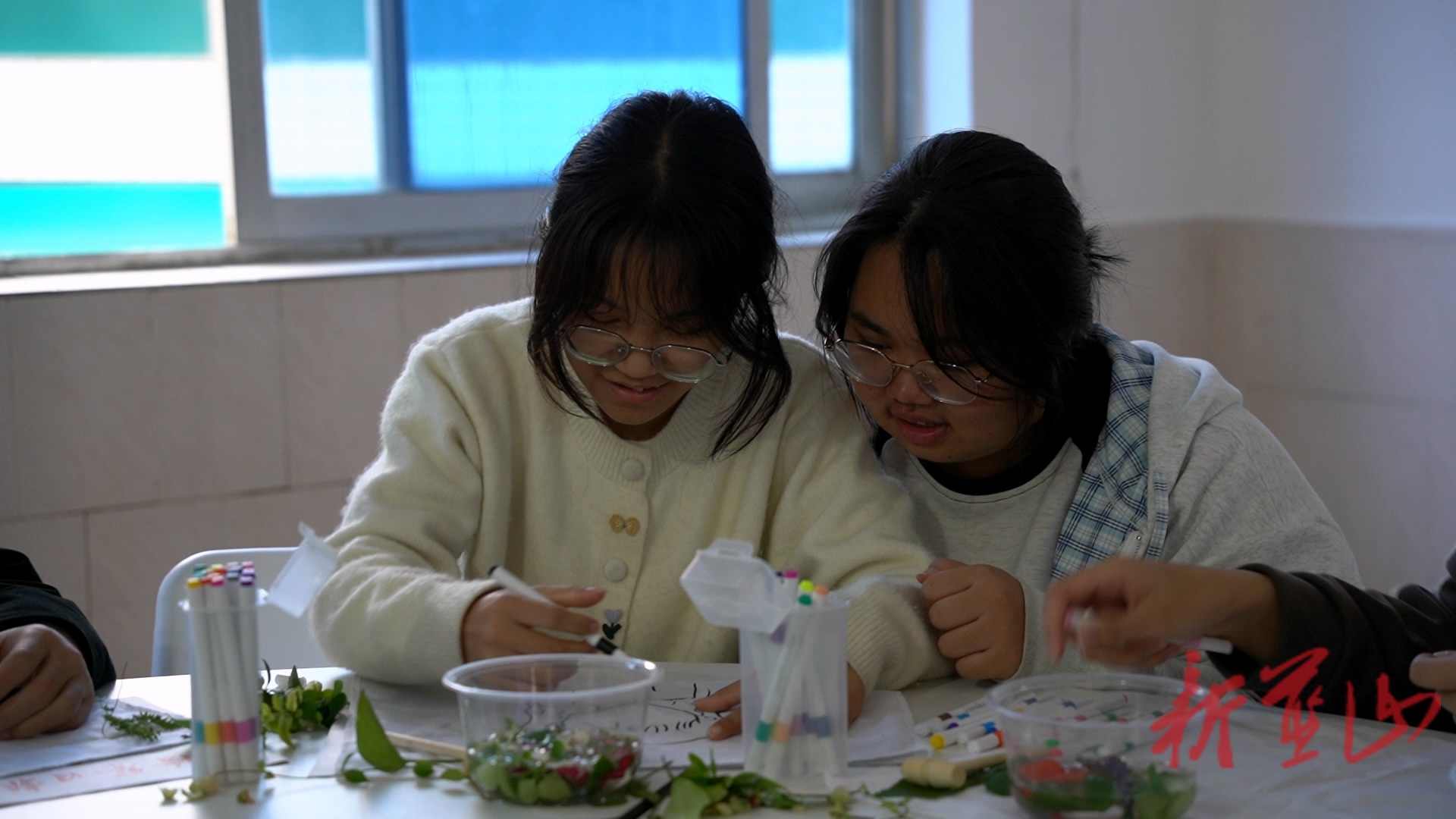 蓝山县一中：拓染留秋意 疗愈润心田