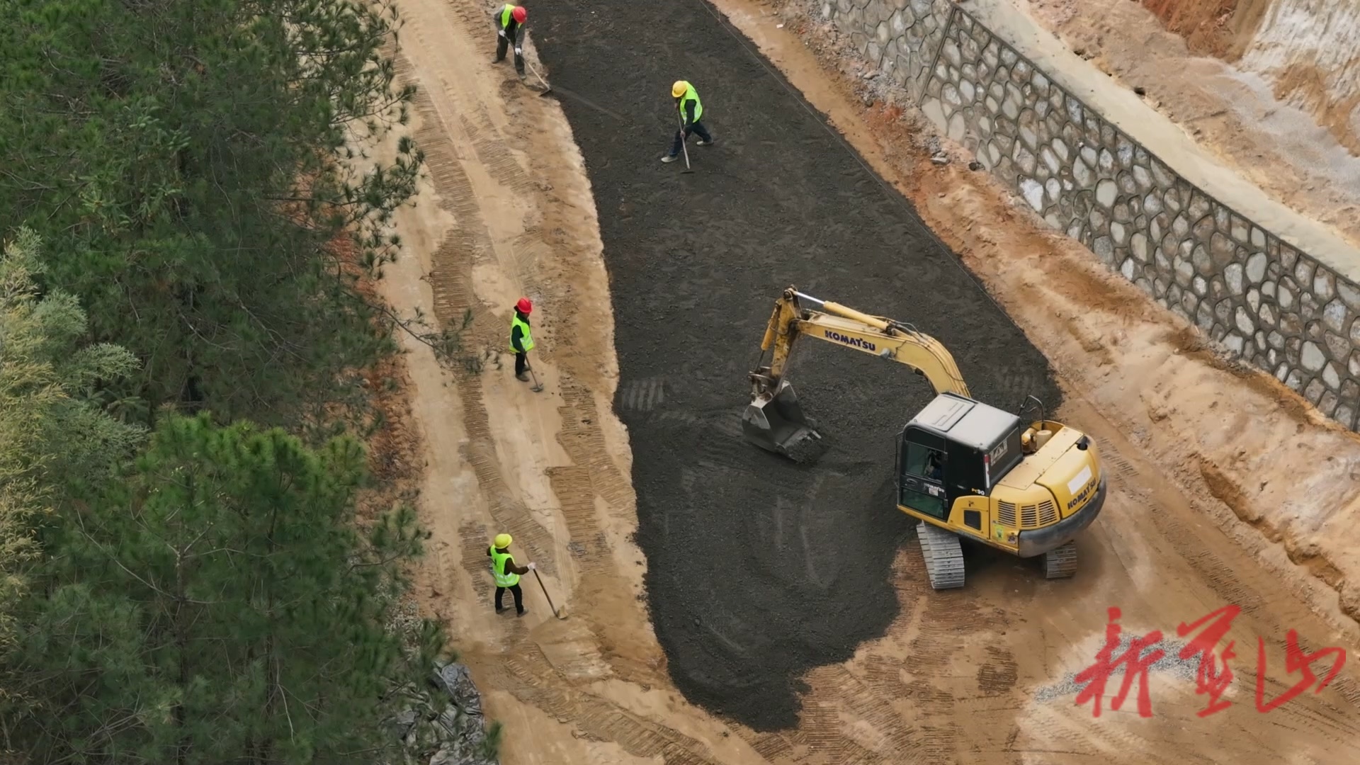 蓝山县农村公路提质改造“焕新颜”铺就乡村振兴“快车道”