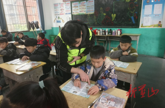 蓝山县民政局：五防教育护成长，趣味互动伴童行