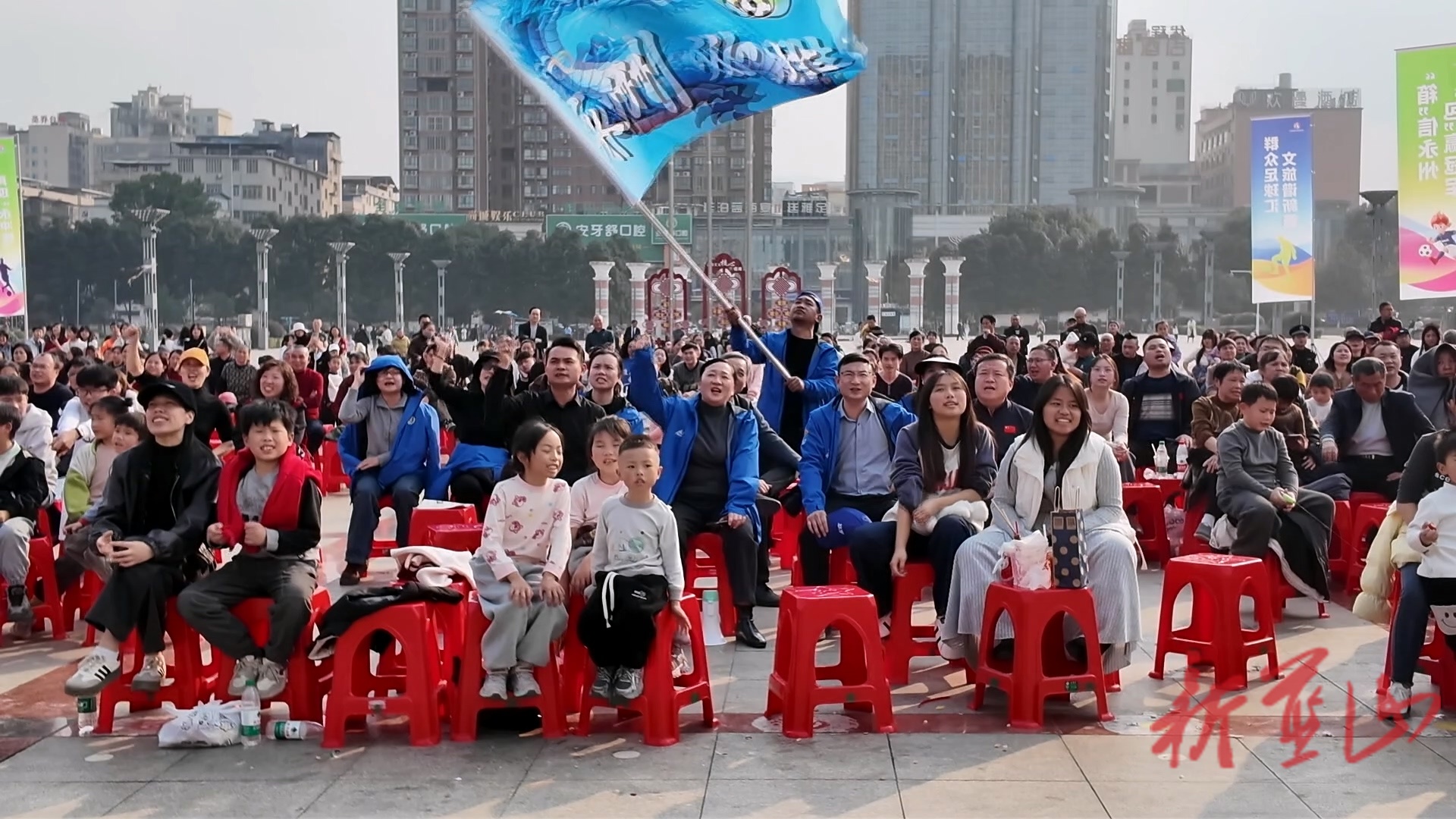 蓝山县箱包助力CMG群众足球邀请赛 第二现场氛围火热