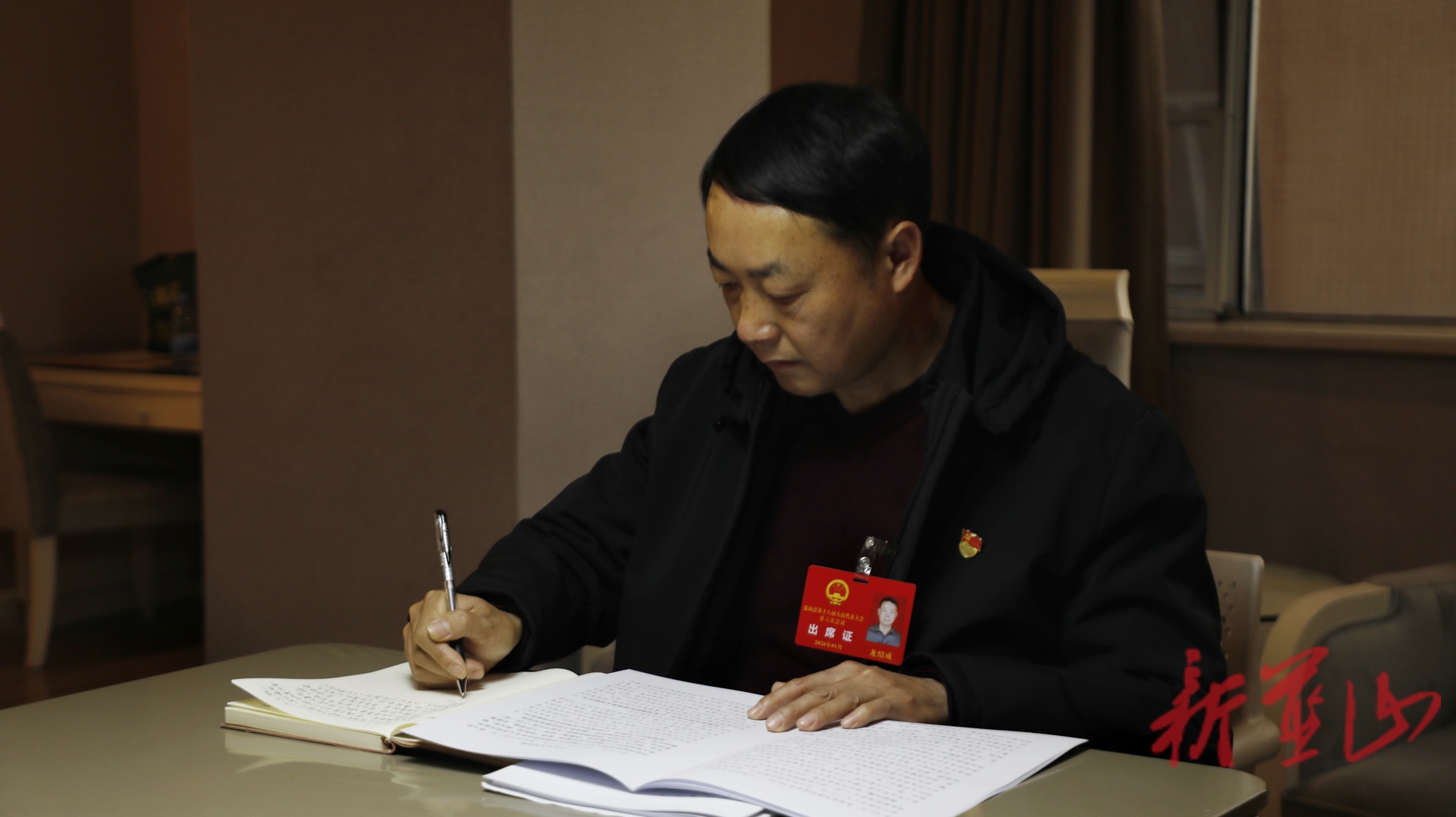 【聚焦两会】新闻特写：人大代表履职尽责 聚焦发展提建议