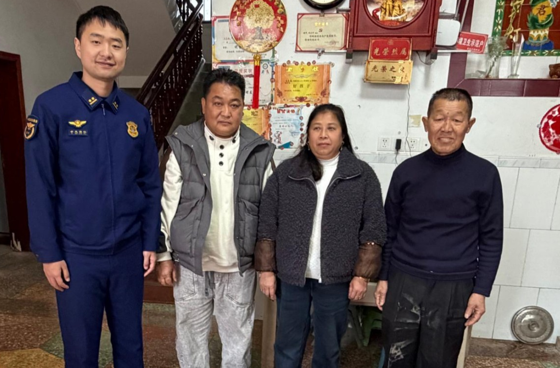 【新春走基层】蓝山县消防救援大队春节前走访慰问烈士家属