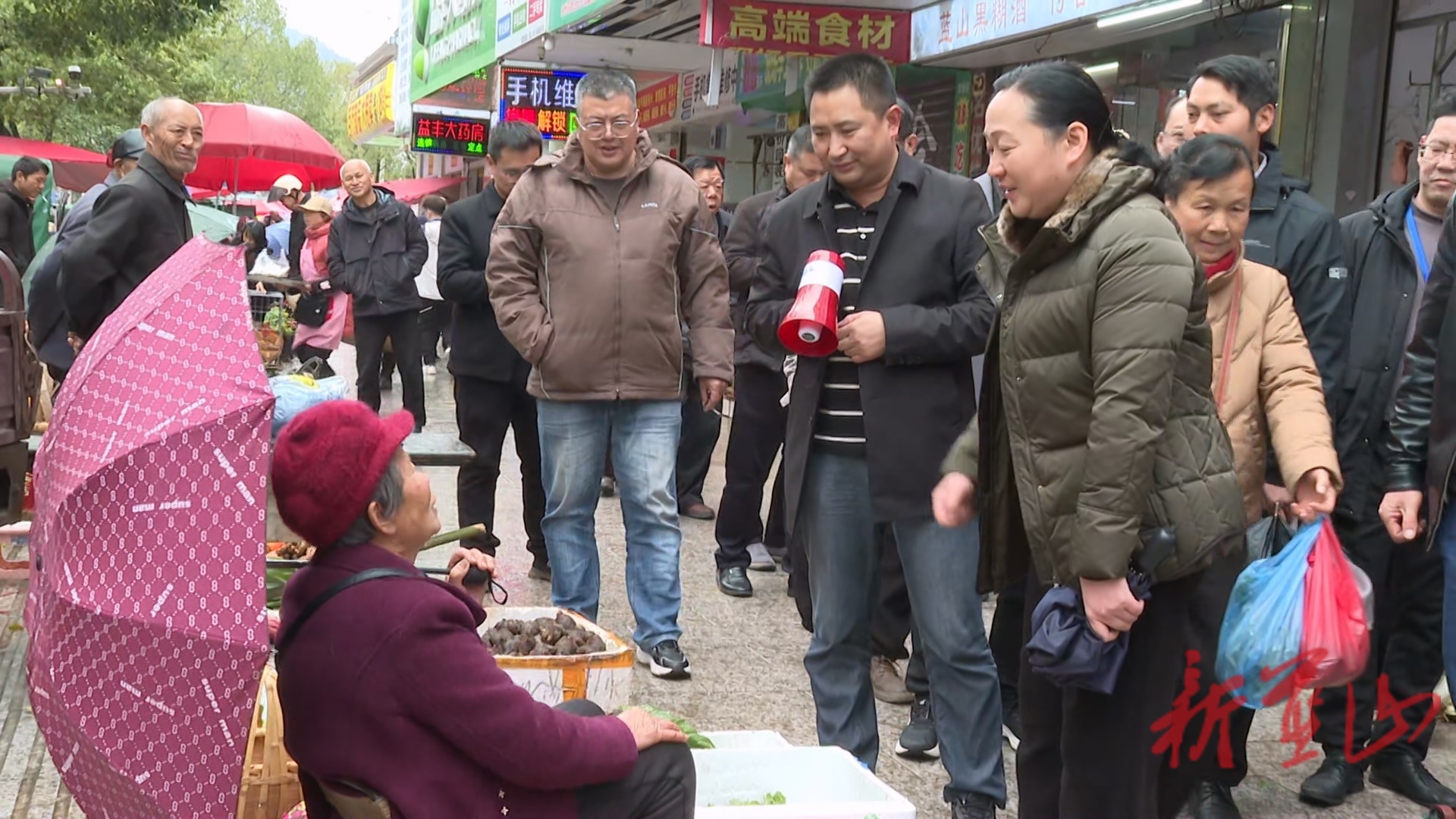 邓群：全力以赴推进全国文明城市创建工作