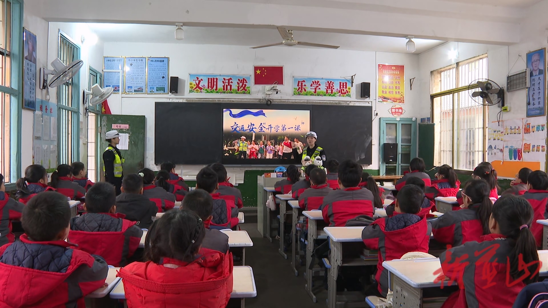 蓝山县公安局交管大队：开学讲安全  平安伴成长