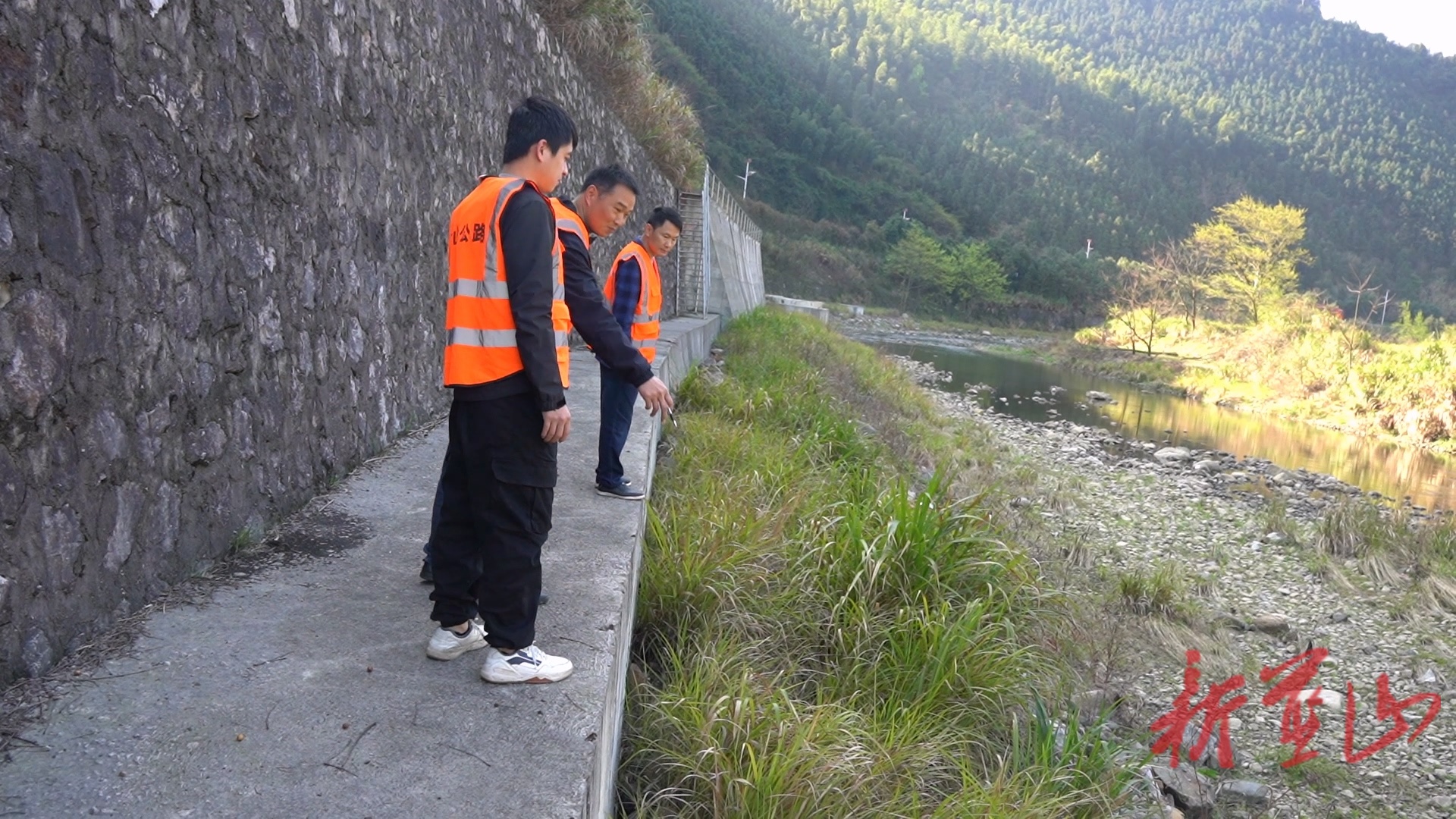 蓝山县公路建设养护中心：隐患排除不停歇  安全守护不松懈