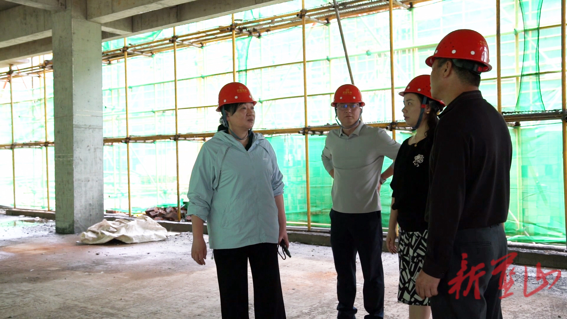 蓝山：邓群调研重点项目建设工作