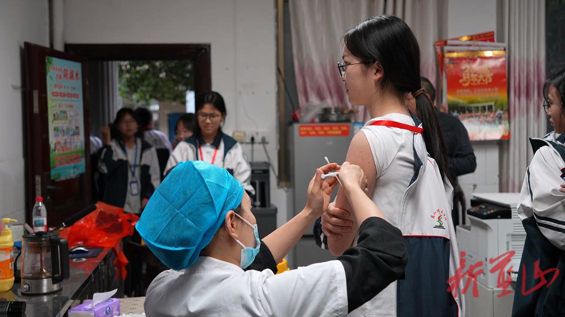 蓝山县疾控中心：疫苗护航花季路 健康守护少年行