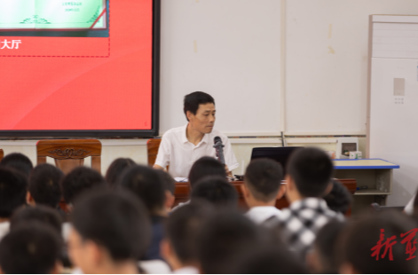 中共蓝山县委党史研究室走进辅仁中学开展红色文化宣讲