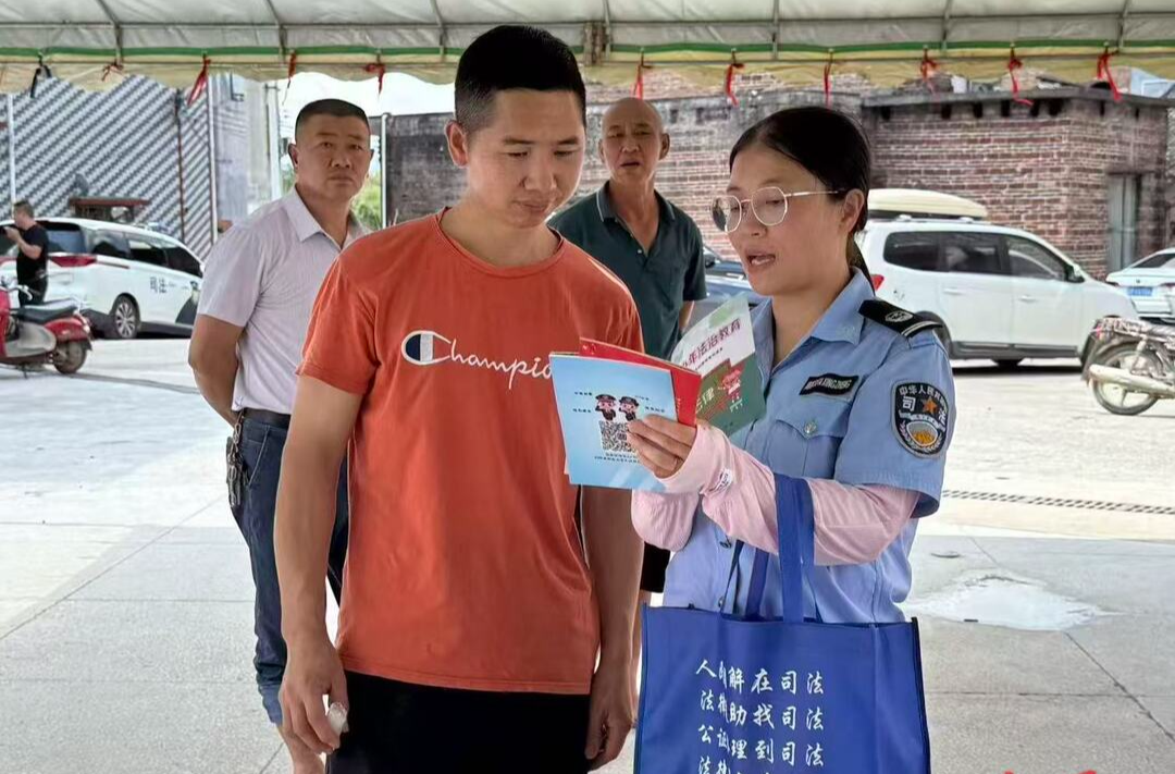 犁头瑶族乡开展法治宣传暨“利剑护蕾”专项行动