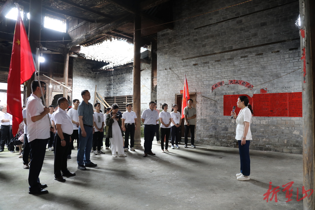蓝山县政协开展“重走长征路·践行永冲锋”暨“世界环境日”主题活动
