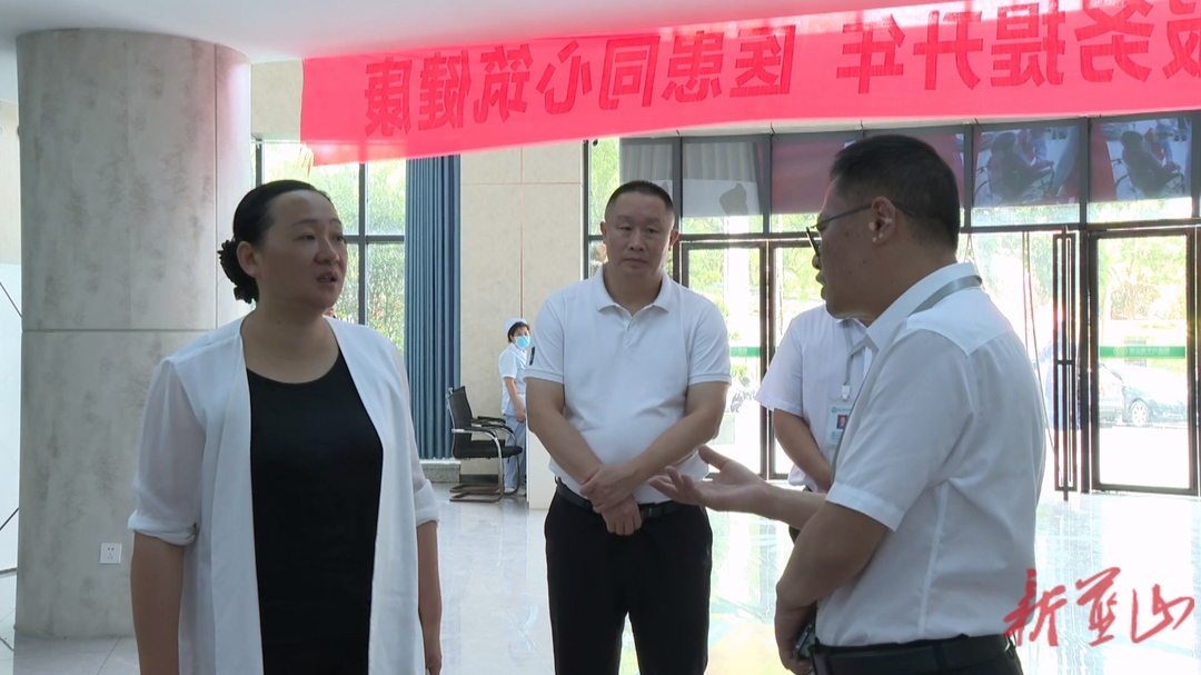 蓝山：邓群调研卫健系统工作