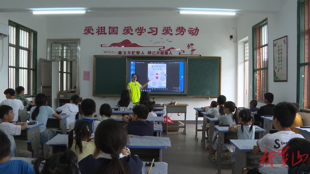蓝山县楠市镇上下村：暑期托管暖心护航 实景教学筑牢防溺防线