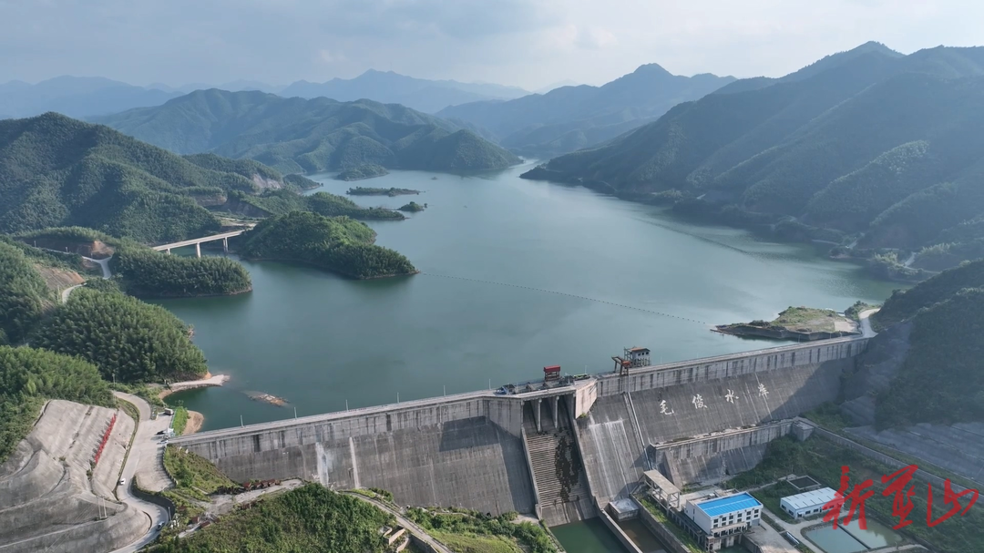 美丽蓝山：毛俊水库风光好 碧水青山入画来