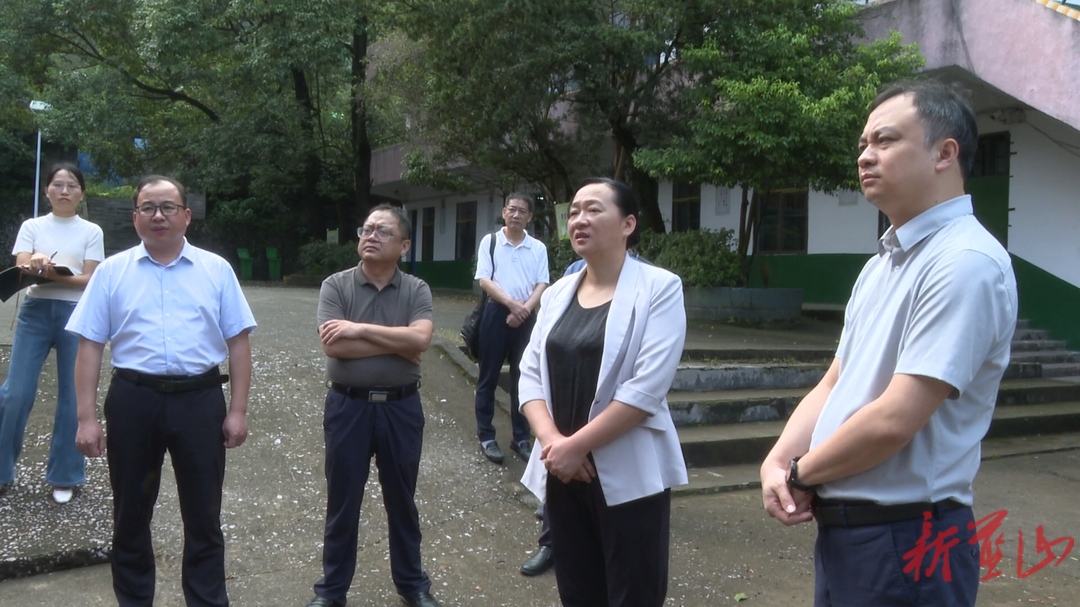 蓝山：邓群调研乡镇中学教育工作
