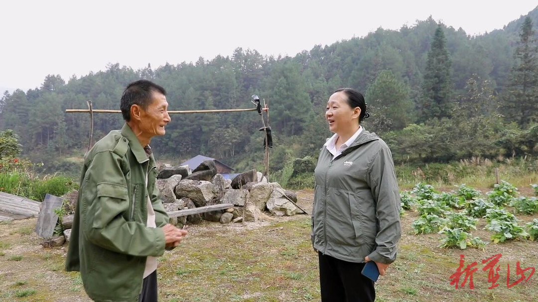 蓝山：邓群到荆竹瑶族乡调研