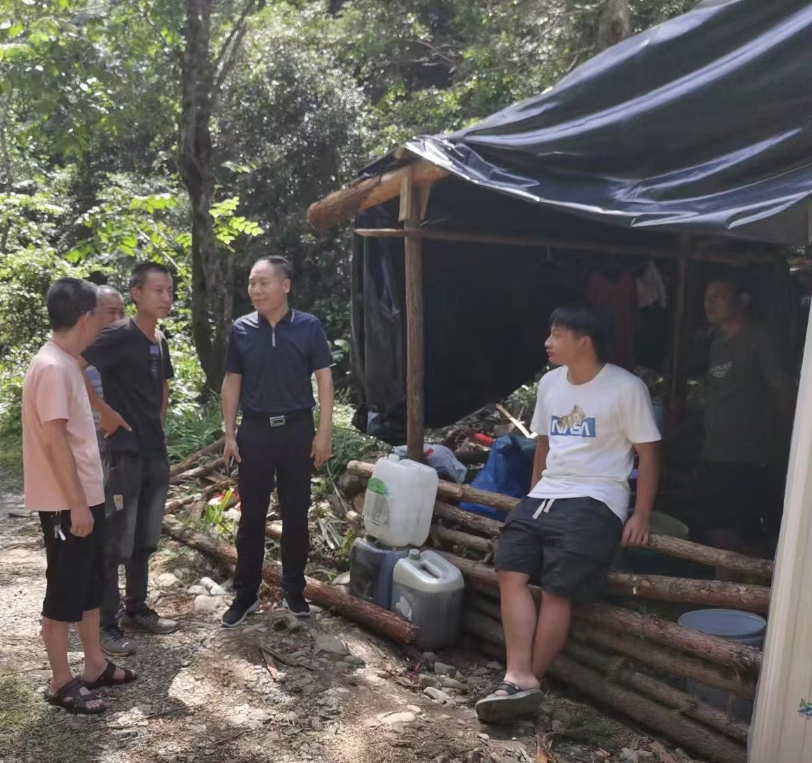 藍山縣林業(yè)局實地開展林木采伐安全生產(chǎn)檢查