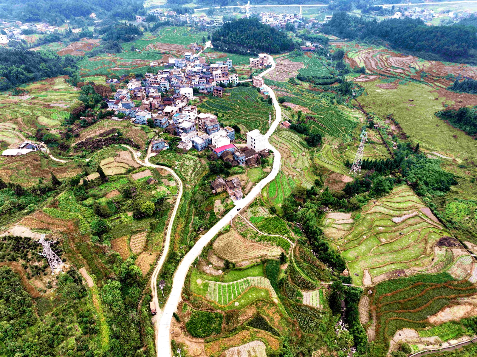 蓝山县：沿着“新”路看“兴”路