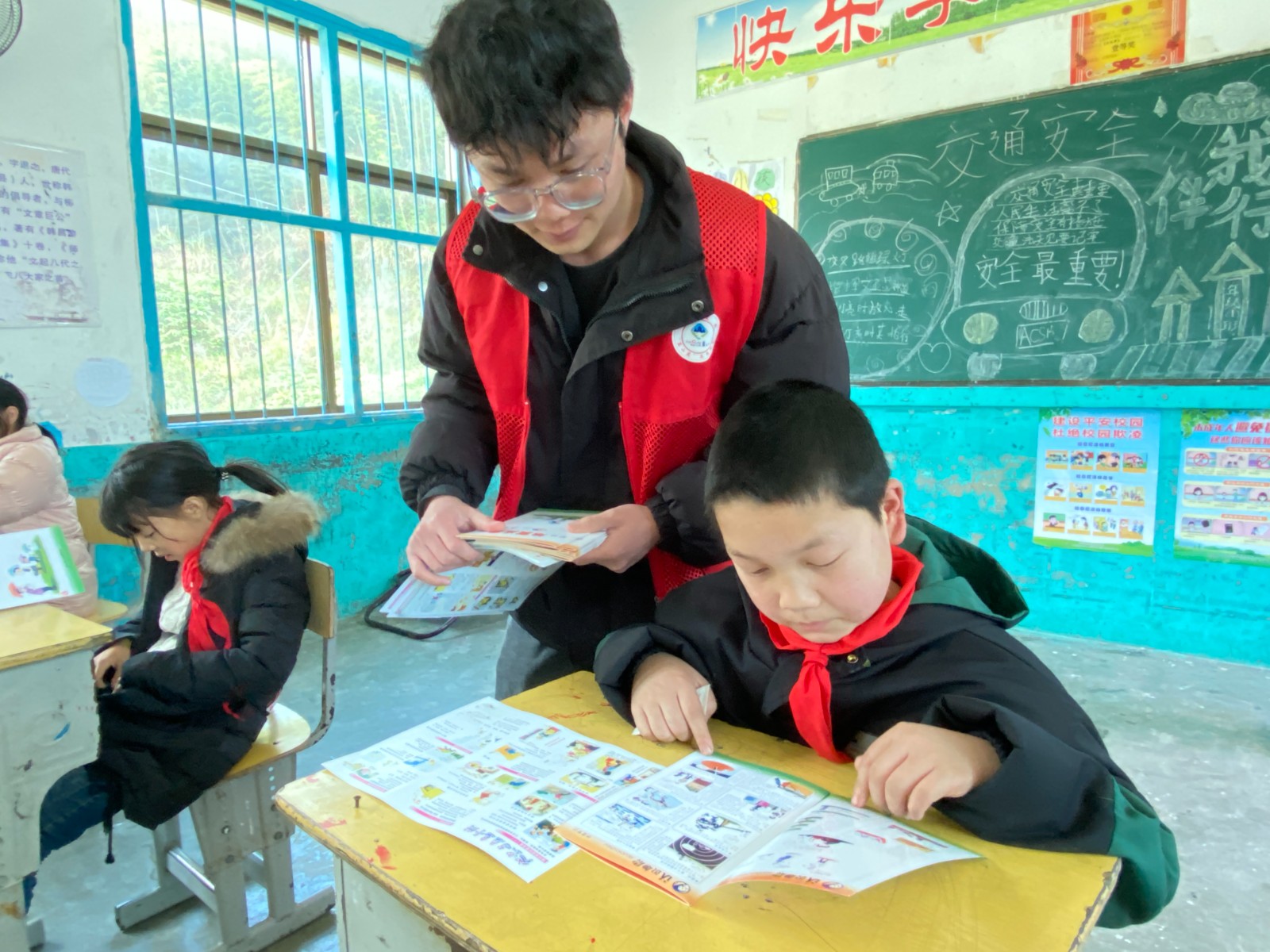 犁头瑶族乡人民政府与学校建立未成年人保护宣传常态化机制