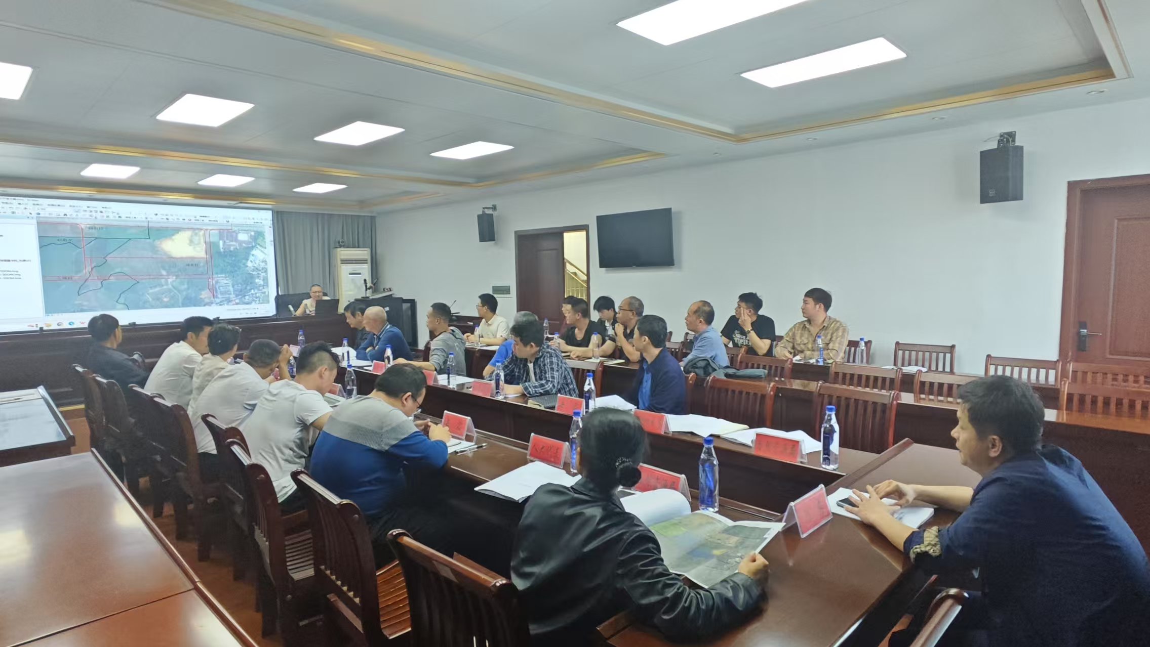 蓝山县召开2025年土地征收成片开发方案论证会议