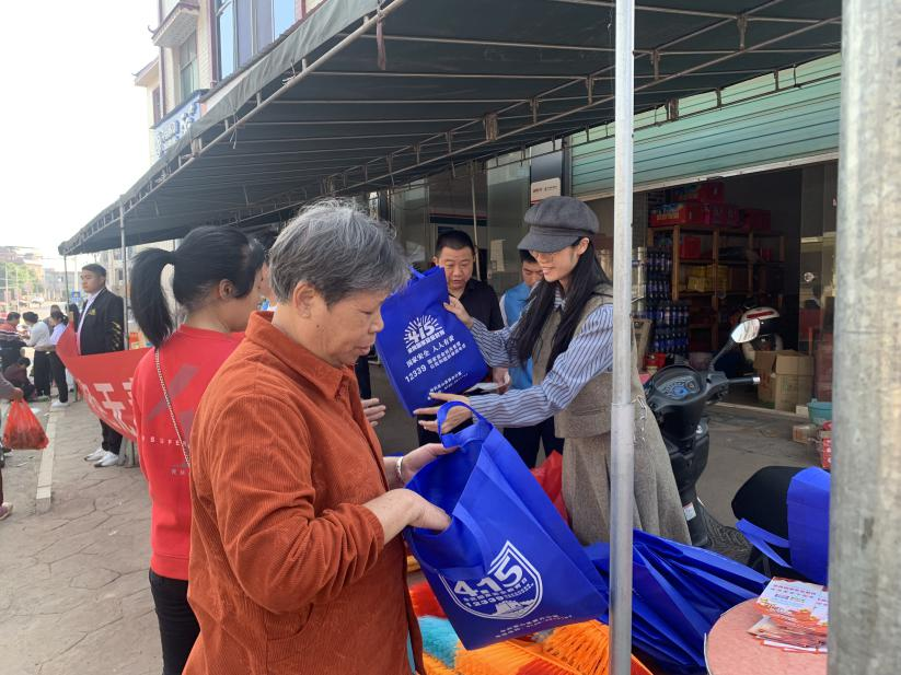 土市镇开展国家安全教育日普法宣传活动