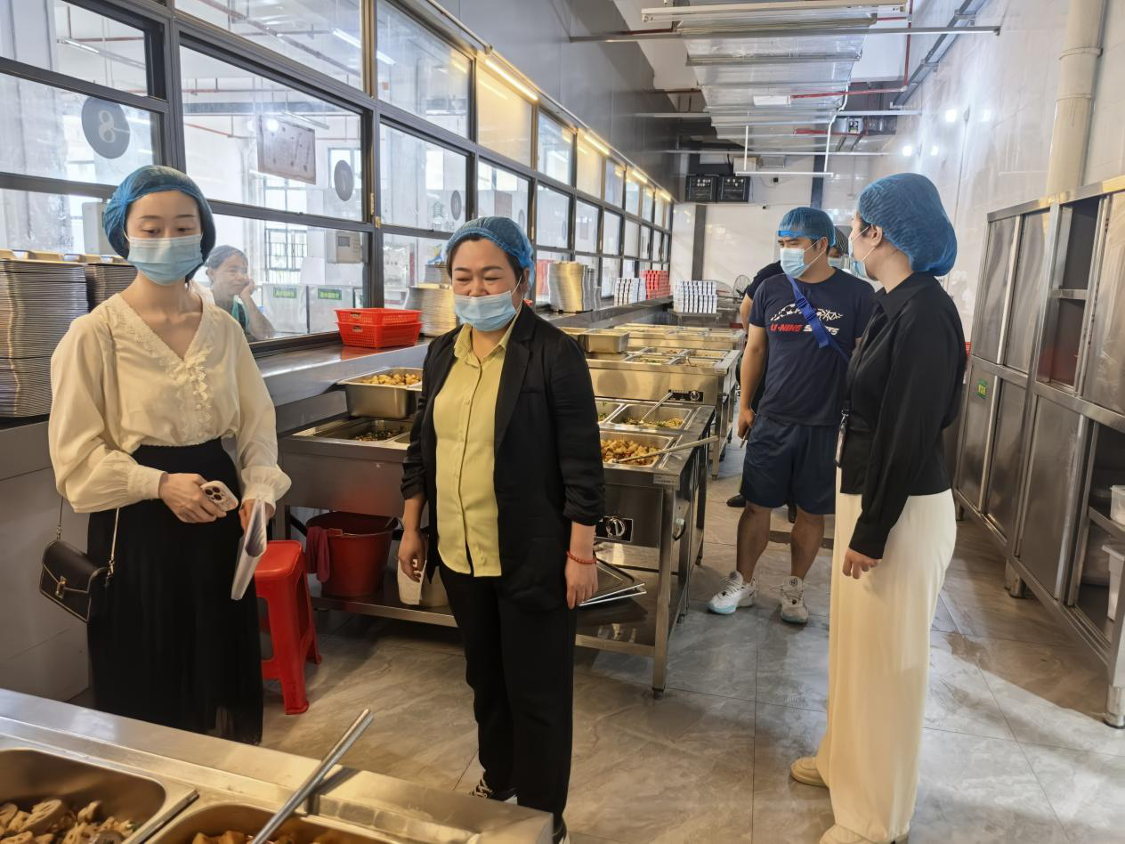 蓝山：“查改治”同向发力 打造校园“放心餐”