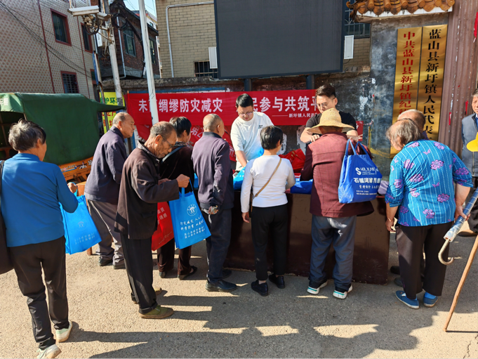 新圩镇开展防灾减灾安全生产宣传活动
