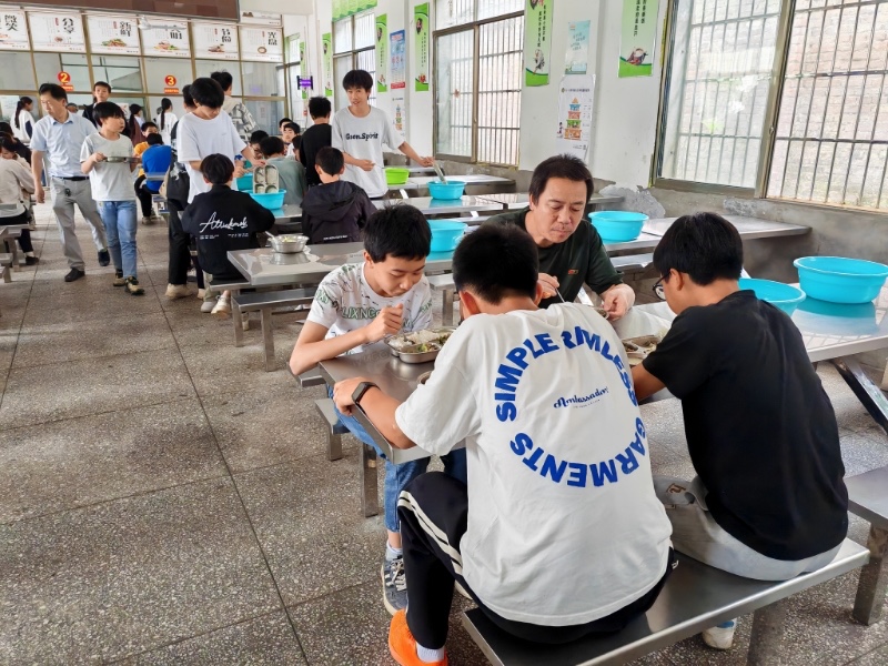 楠市镇：专项监督护航学生“舌尖上的安全”