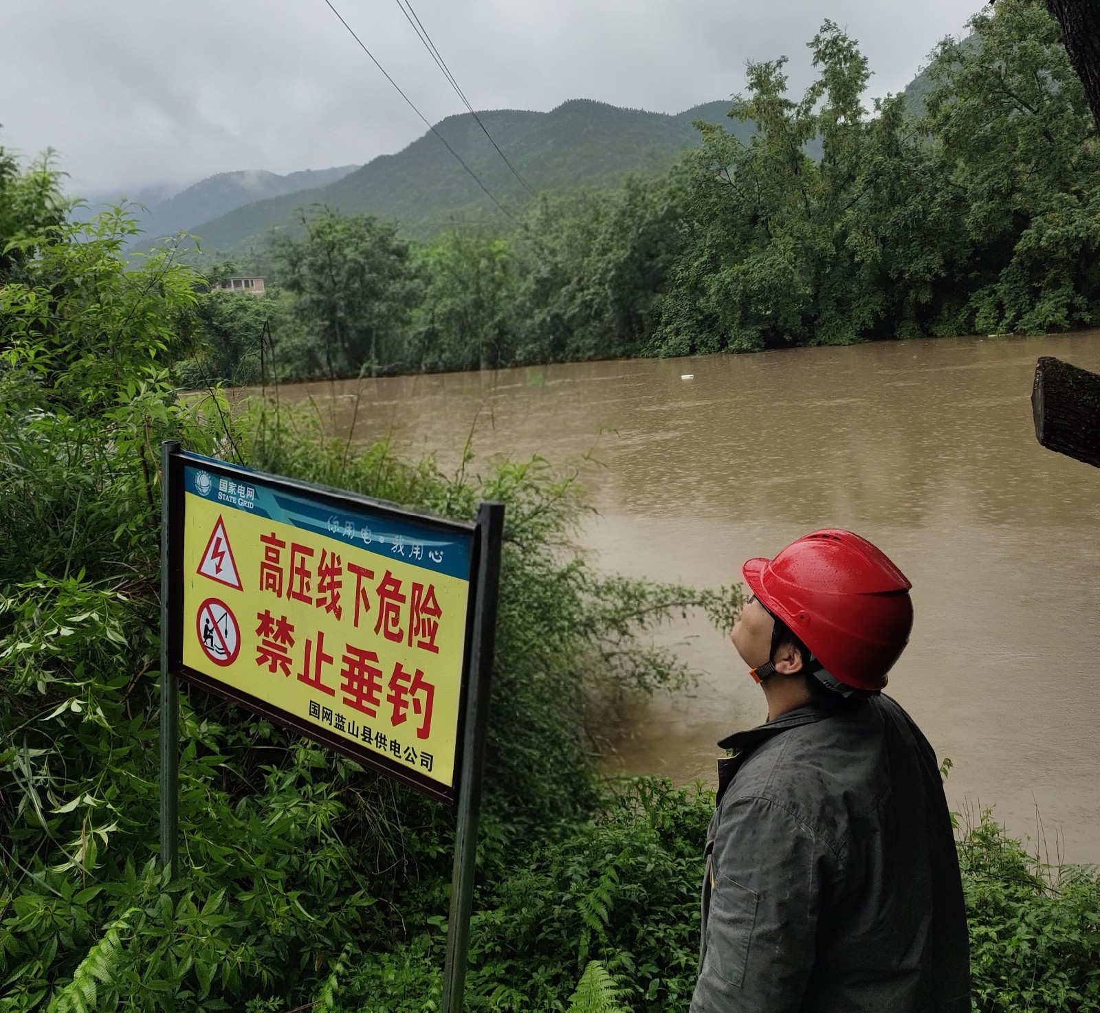 国网蓝山县供电公司：积极应对降雨天气 强化线路设备特巡