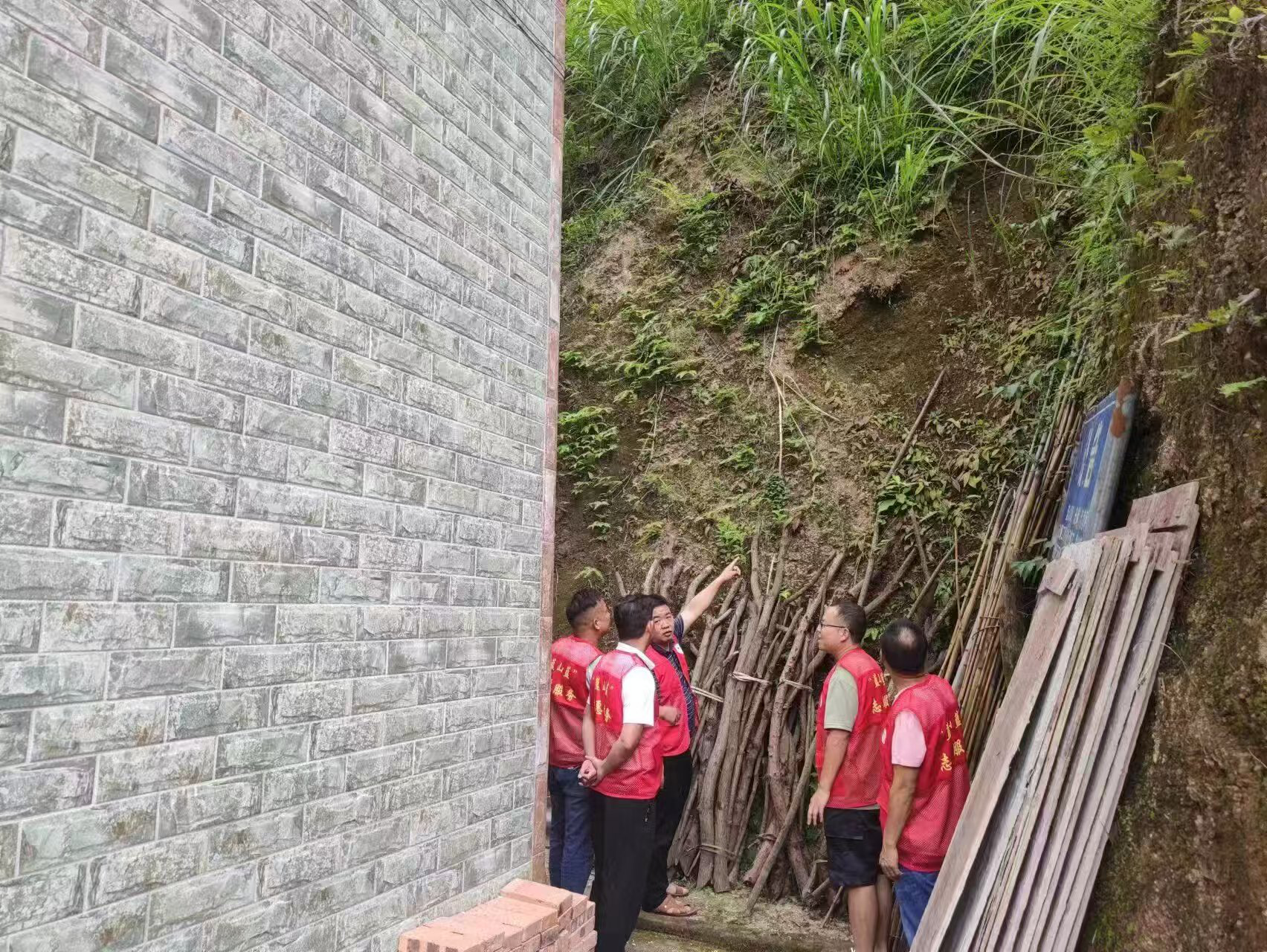 蓝山县纪委监委：闻“汛”而动，筑牢防汛“安全堤”